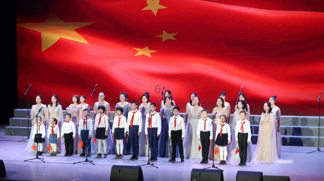 冯飞参加解放军和武警部队代表团、琼海代表团审议